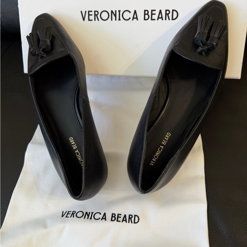 Veronica Beard Elegant Black Loafers NIB size 7